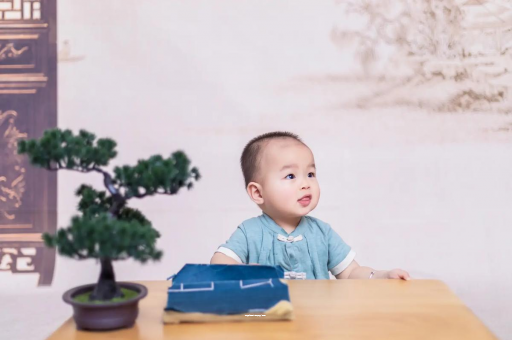 宜昌怀孕肚子中间凹两边凸