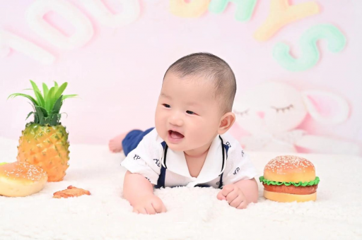 宜昌宝宝在妈妈肚子里
